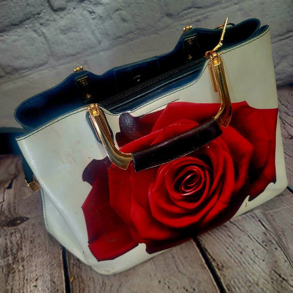 This is the unique purse that matches the boots.